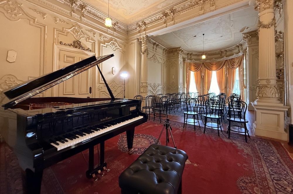 Schimmel K 213 Labassa Reception Room 2025 06 29 pre-concert (2)